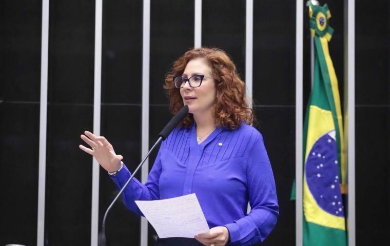 Zambelli es una firme partidaria del expresidente Jair Bolsonaro, quien denuncia persecución por parte del STF