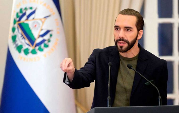 “¿Saben qué? No me importa que me llamen dictador”, dijo Bukele este año