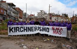 Parte del espacio liderado por Milei ha reivindicado públicamente a represores condenados, rompiendo el consenso democrático vigente durante décadas