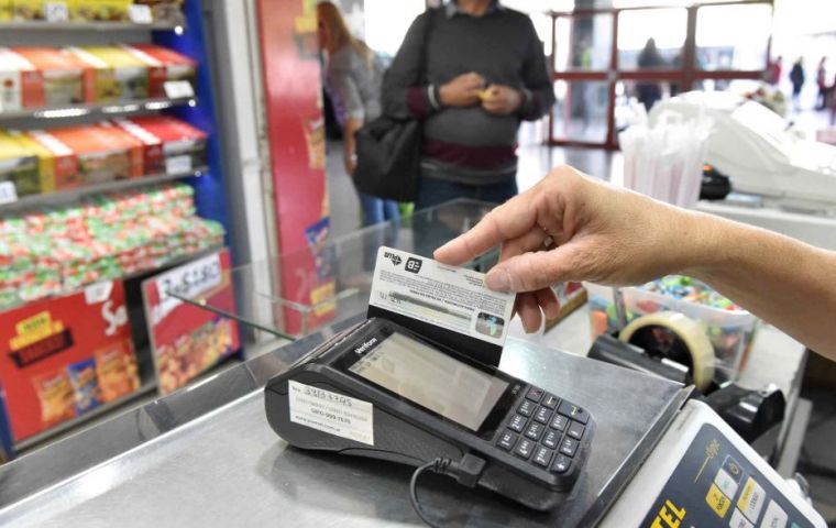 Los supermercados están desacumulando existencias ante la disminución del consumo