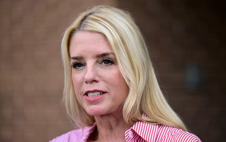 Las autoridades han incautado toneladas de coca&iacute;na y cientos de millones de d&oacute;lares en activos vinculados a Maduro, afirm&oacute; Bondi