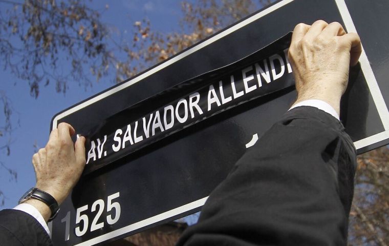 La alcaldesa Bown emitió el voto decisivo