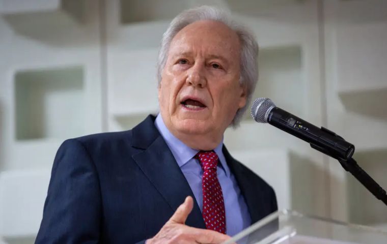 “Quería expresar a mi colega Lewandowski mi solidaridad y la solidaridad del gobierno ante el gesto irresponsable de Estados Unidos de revocarle la visa”, declaró Lula.