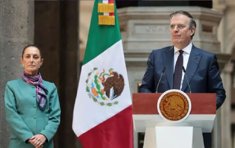 “Ya no vamos a importar calzado que no pagó IVA”, subrayó Ebrard
