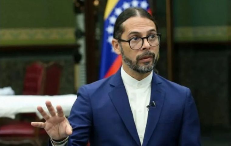 Náñez basó su acusación en una supuesta evaluación de Gemini