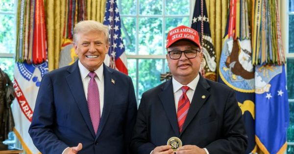 Trump recibe a nuevos embajadores de Uruguay y Paraguay