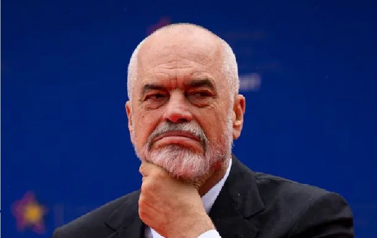 Diella logrará que el gobierno albanés esté libre de corrupción, argumentó Rama