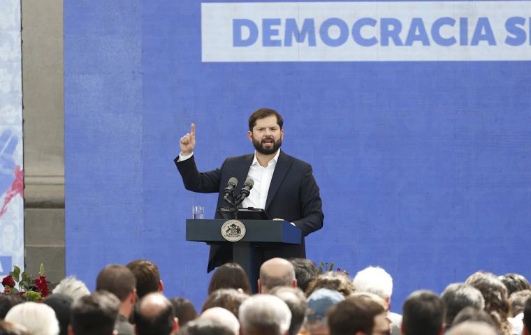 Chile honra su himno, subrayó Boric