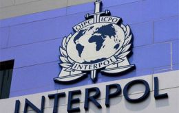 Los sospechosos tienen tiempo de escapar hasta que se obtenga una orden judicial, explicó Bazoalto