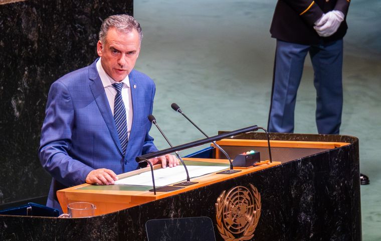 “Toda guerra es criminal, sin importar dónde se desarrolle”, argumentó Orsi