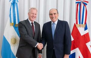 El jefe de Gabinete argentino, Guillermo Francos, recibió la visita del embajador del Reino Unido, David Cairns.