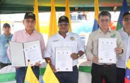 El memorando firmado simboliza el hermanamiento de los pueblos y el desafío de hacer realidad una visión compartida como “hermanos bolivarianos”, argumentaron