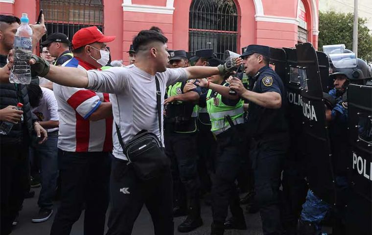 La Policía no encontró cargos que presentar contra los detenidos en las manifestaciones del domingo (Foto ABC)