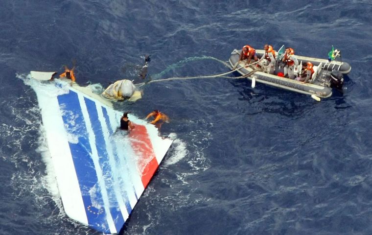 El vuelo AF447 despegó de Río de Janeiro el 31 de mayo de 2009 con 61 ciudadanos franceses, 58 brasileños y personas de otros 32 países a bordo