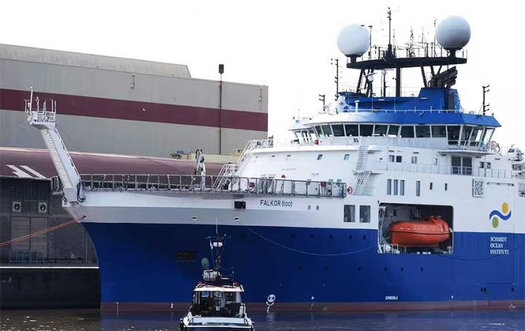 El Falkor (Too), perteneciente al Instituto Oceanográfico Schmidt, tenía previsto iniciar la misión “Ecos de Dos Cañones” el 30 de septiembre, pero el permiso para iniciar la campaña no llegó a ti