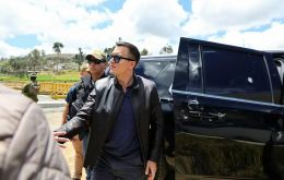 El ataque se produjo en el decimosexto día de protestas convocadas por la Confederación de Nacionalidades Indígenas del Ecuador (Conaie), tras la decisión de Noboa de eliminar el subsidio al diésel