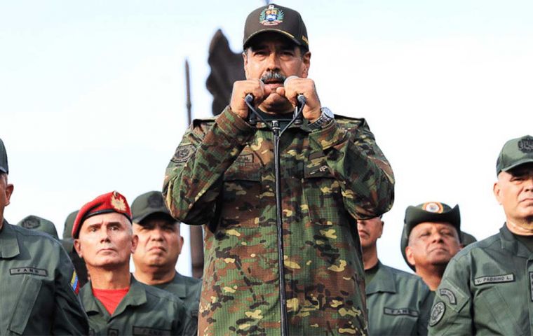 “Si los gringos atacan, responderemos”, insistió Maduro