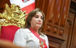 La primera mujer presidenta de Perú, ejerció el cargo durante dos años y diez meses, tras asumir a finales de 2022 por el impeachment de su predecesor y excompañero de fórmula, Pedro Castillo