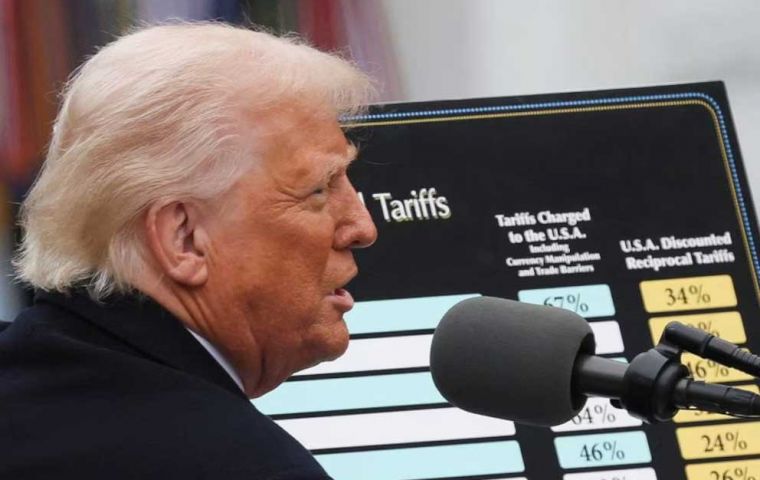  La última medida de Trump provocó una caída en los mercados bursátiles estadounidenses