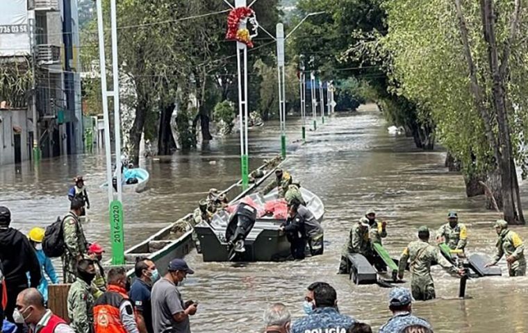 Varias comunidades seguían aisladas hasta el domingo, explicó Sheinbaum
