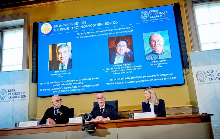 Mokyr recibió la mitad del premio, mientras que Aghion y Howitt compartieron el resto (Foto: Real Academia Sueca)