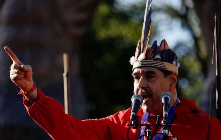 Maduro elogia la formación de milicias indígenas en medio de las amenazas estadounidenses