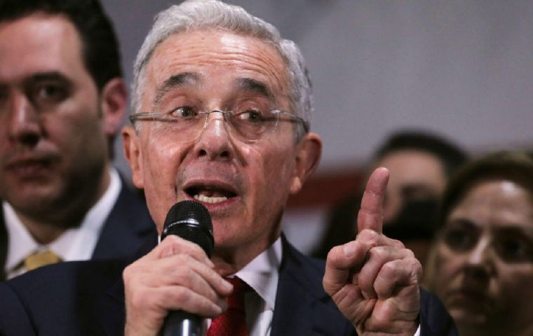 Las presuntas víctimas de Uribe anunciaron que presentarán un recurso de apelación ante la Corte Suprema