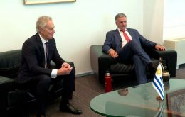 El ex primer ministro británico fue recibido por el presidente uruguayo en Torre Ejecutiva para fortalecer la cooperación entre el gobierno y el Tony Blair Institute for Global Change.