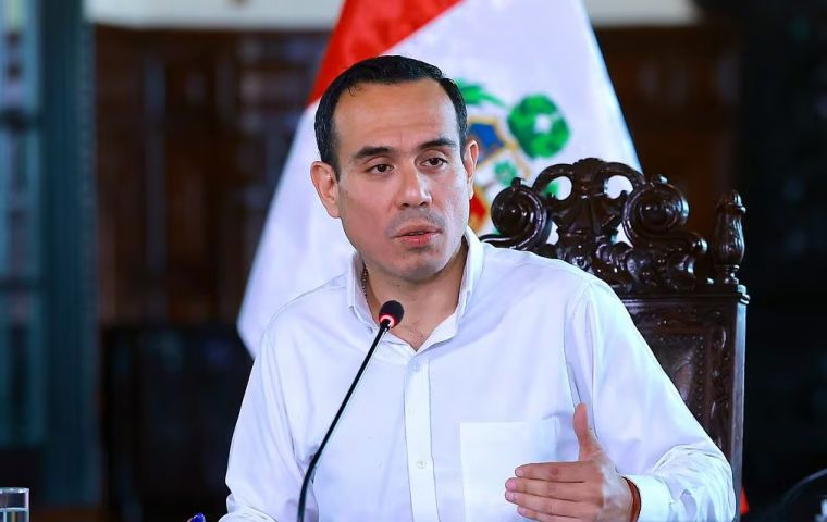 “Las guerras se ganan con hechos, no con palabras”, enfatizó Jerí