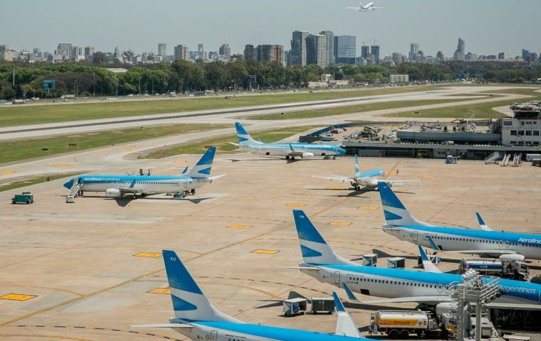 Unos 60 vuelos fueron cancelados o demorados