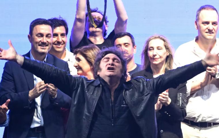 Las ayudas de Bessent evitaron que el peso sufriera una caída más pronunciada antes de las elecciones