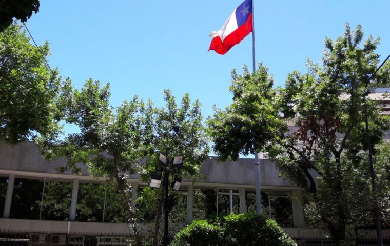 El embajador Viera-Gallo reconoció que 9 de los 13 consulados de Chile habían experimentado dificultades financieras
