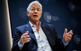 Dimon, quien se encontraba en Argentina en una gira regional, recibió información sobre las prioridades económicas del país