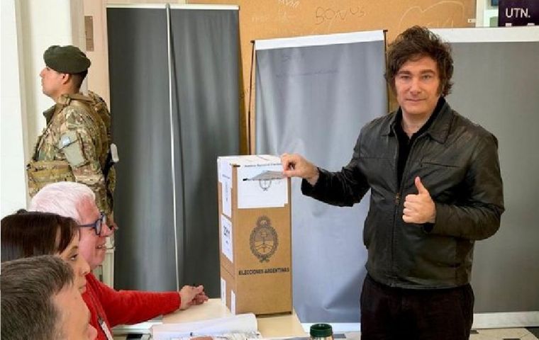 Milei necesita urgentemente fortalecer su poder político en el Congreso