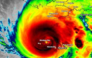 Este no es momento de ser valientes... ¡No apuesten contra Melissa! Es una apuesta que no podemos ganar, insistió McKenzie