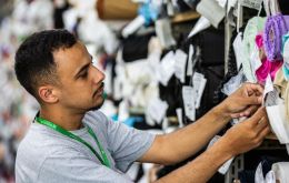 Las altas tasas de interés en un contexto de desaceleración económica se han señalado como la principal causa de esta contracción