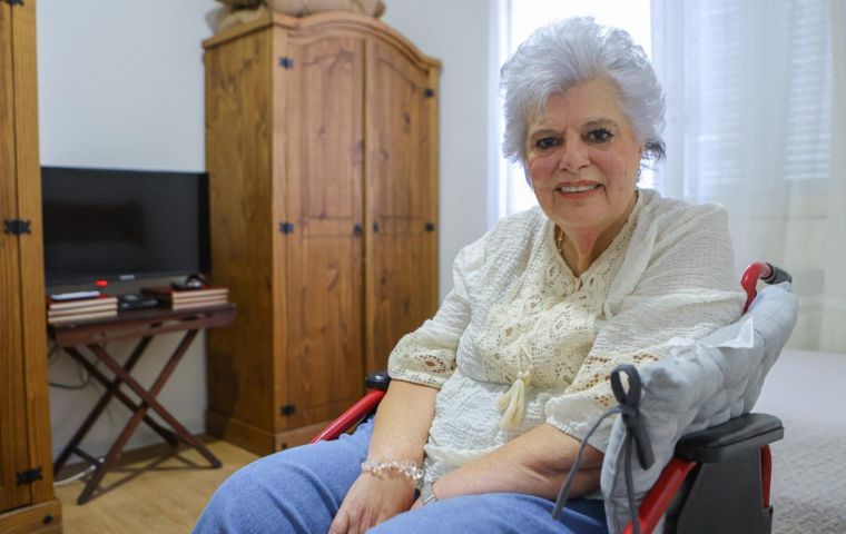 “Todavía no quiero usarla. Puedo escribir, salir cuando tengo compañía y disfrutar de un taller literario. Pero sé lo que me espera y no estoy dispuesta a vivirlo”, dijo Gelós