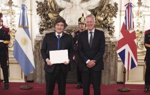 El nuevo Emb Británico David Cairns presentó formalmente sus credencias