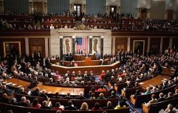 La resolución, impulsada por los senadores Tim Kaine, Adam Schiff y el republicano Rand Paul, pretendía reafirmar la autoridad del Congreso como único órgano con capacidad para declarar la guerra