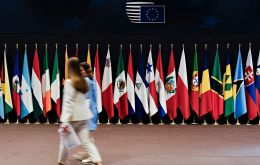 A la reunión asistieron solo nueve jefes de Estado o de Gobierno, con numerosas ausencias notables y canCelaciones de última hora