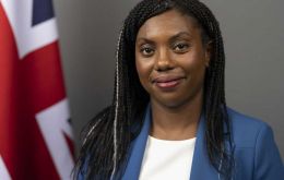 La jefa conservadora Kemi Badenoch alabó al líder ‘anarco-capitalista’ por el severo programa de austeridad aplicado en Argentina abatiendo la inflación