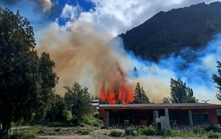 El incidente se produce tras una reciente declaración de estado de emergencia por incendios en las provincias de Chubut y Río Negro