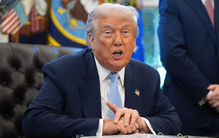 La medida «afecta» mucho más a los miembros del Partido Demócrata que a los del Partido Republicano, argumentó Trump