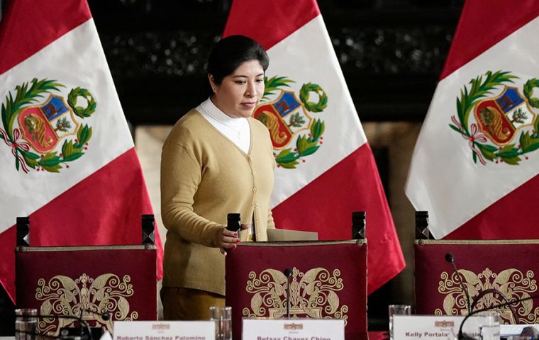 Chávez permanece dentro de la embajada de México en Lima, a la espera de un salvoconducto para salir del Perú