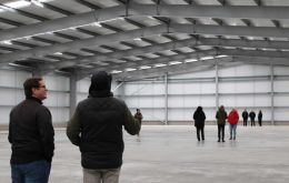 El depósito donde se podrán almacenar los fardos de lanas de un rebaño de casi medio millón de ovejas en Falklands (Foto FIDC)