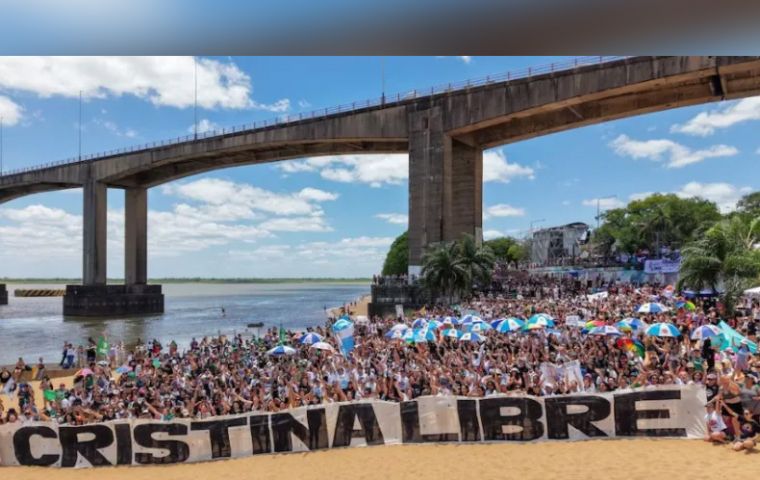 También se abordaron temas como la censura y los derechos indígenas y territoriales.