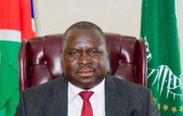 Uunona explicó que no cambiaría su nombre porque “ya es demasiado tarde para eso”