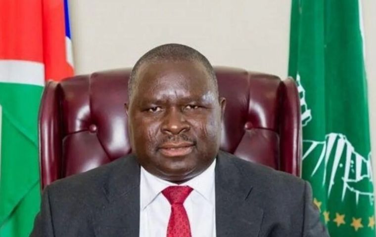 Uunona explicó que no cambiaría su nombre porque “ya es demasiado tarde para eso”