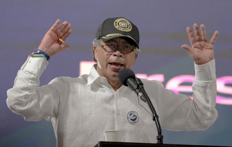 Petro afirmó que quienes buscan derrocarlo apoyaron a Pinochet y Videla en su época