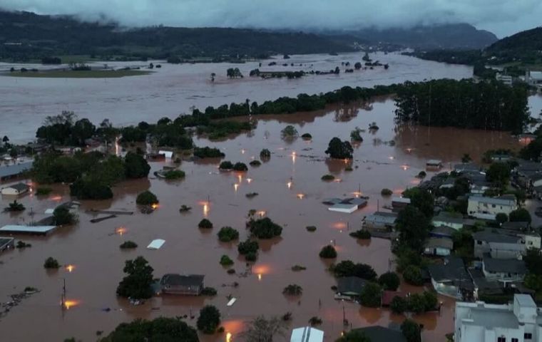 No se descartan deslizamientos aislados debido a las lluvias acumuladas en el Valle de Itajaí y la Costa Norte